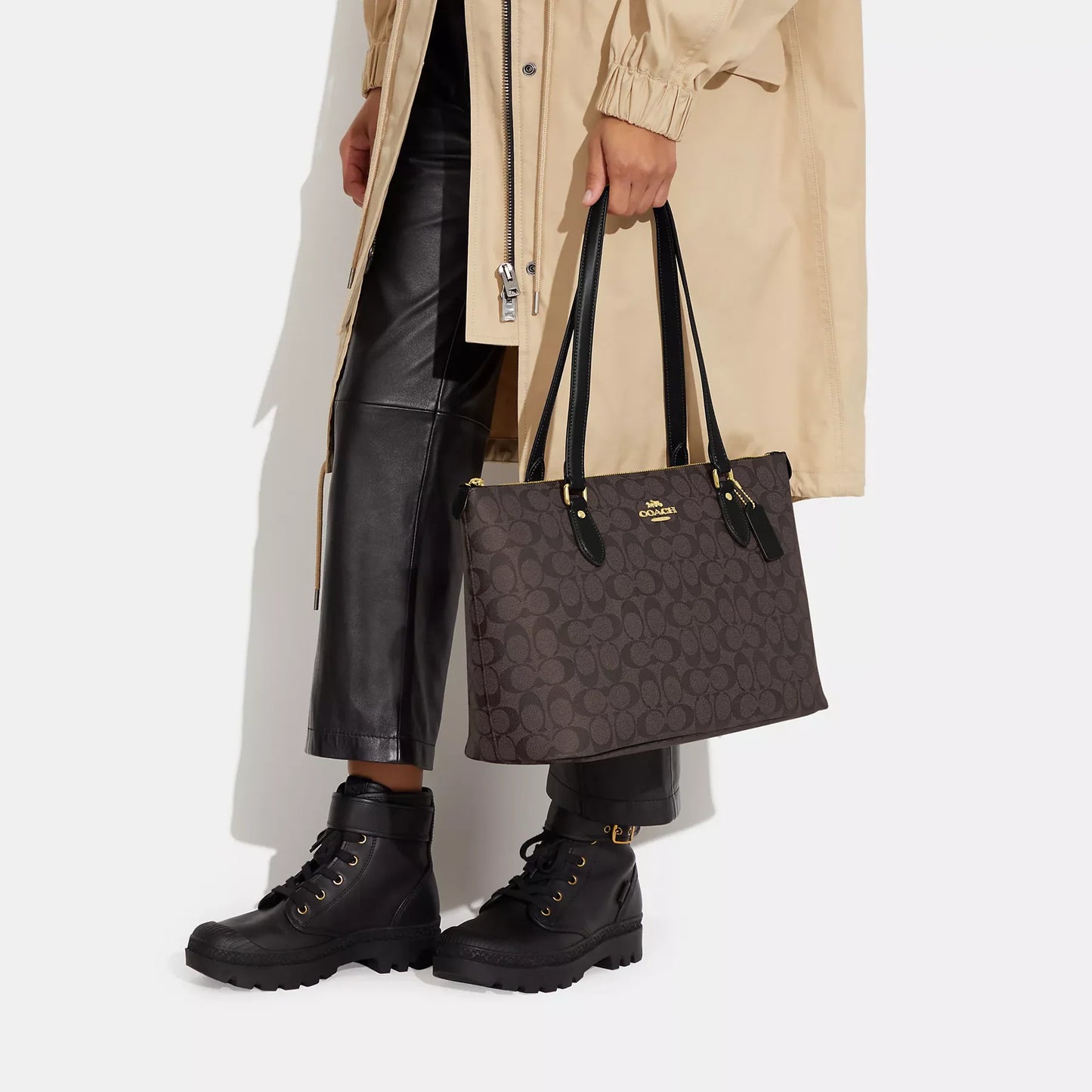 Women Sig Gallery Tote Bag (Coach)